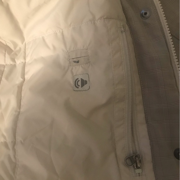 Sold—-> The North Face got you covered - Beige Coat to keep you warm - Picture 10 of 13